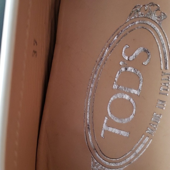 TOD'S Gommino Driving Loafers - Picture 8 of 9